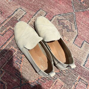 TOMS cream leather loafer sneaker